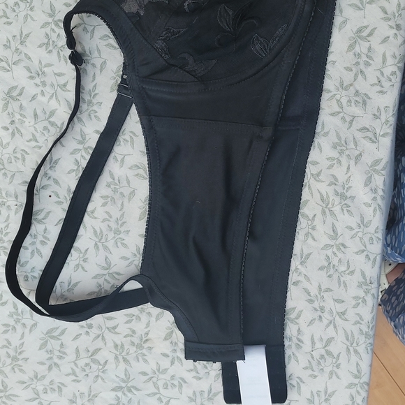 Carnival lace bra size 44c black - Picture 6 of 8